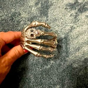 Skull cuff bracelet. Awesome look on lady biker’s wrist.